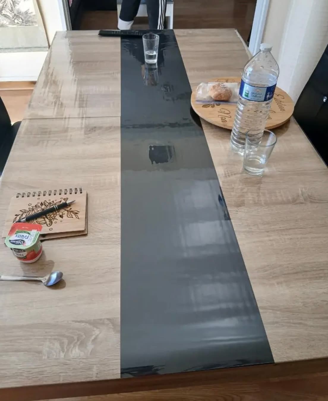 Tappeto protettivo (vetro morbido) sul tavolo del soggiorno di un cliente