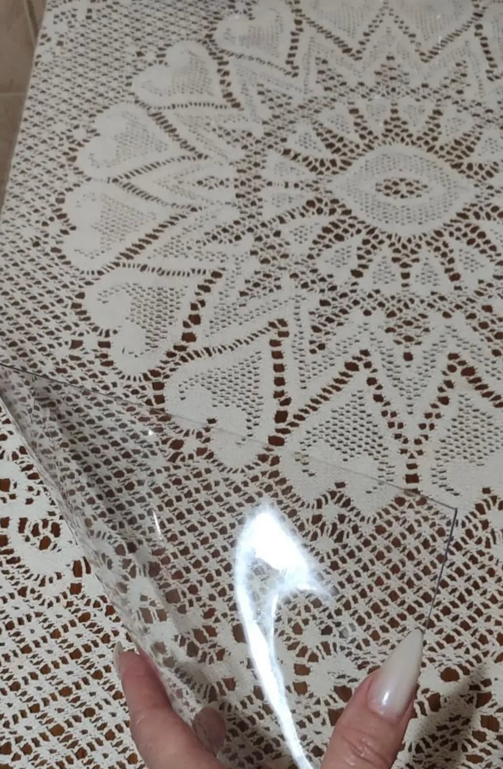 Tappeto elastico in PVC protegge il piano del tavolo — foto di un nostro cliente
