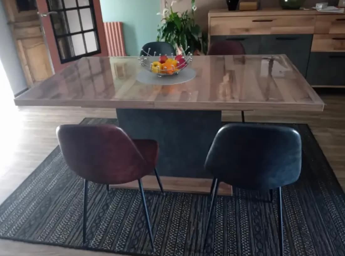 Vetro morbido sul tavolo durante un pranzo in famiglia — foto di un cliente